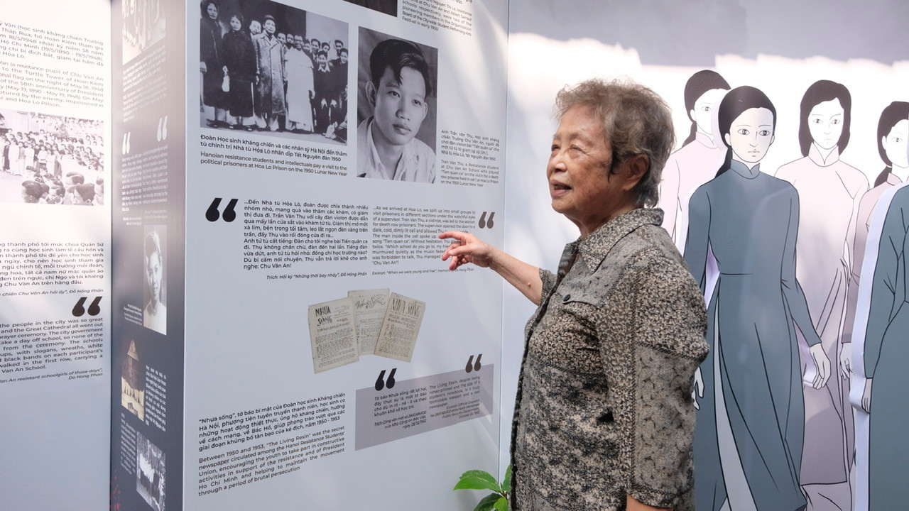 Nhân chứng lịch sử nhớ lại những tấm gương anh dũng, quả cảm thời chiến. Ảnh: Châu Linh.