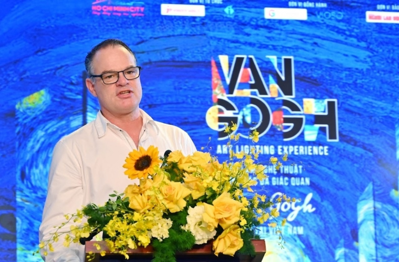 Ông Mr. Raul Vandenberg, Giám đốc kinh doanh toàn cầu Vioso, đơn vị đem công nghệ mapping vào triển lãm Van Gogh tại Việt Nam cho biết triển lãm sẽ là điểm đến hấp dẫn người dân trong nước và cả du khách quốc tế đến Việt Nam. Sau triển lãm Van Gogh, Vioso sẽ đem tới Việt Nam thêm nhiều triển lãm văn hóa, nghệ thuật và trình diễn với phong cách đương đại.