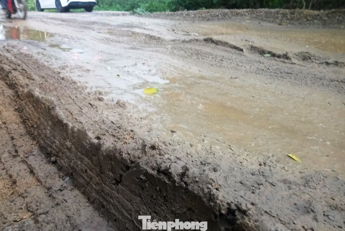 Tuyến đường lầy lội trong những ngày qua