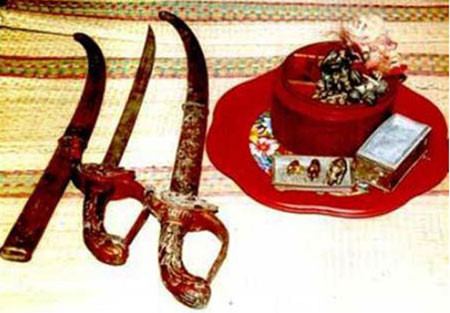 Một phần trong số các báu vật của vua Hàm Nghi được cất giữ tại xã Phú Gia, Hương Khê, Hà Tĩnh. Một phần trong số các báu vật của vua Hàm Nghi được cất giữ tại xã Phú Gia, Hương Khê, Hà Tĩnh