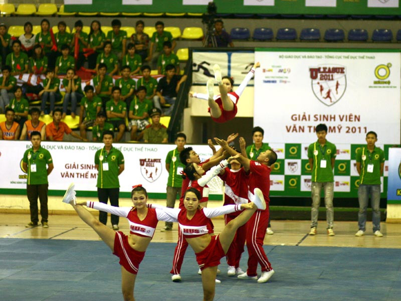 Cùng các màn tung hứng