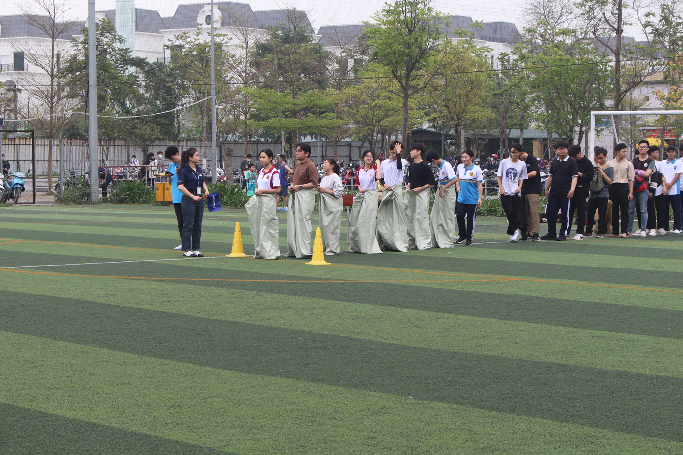 Nhiều hoạt động thu hút đông đảo sinh viên tham gia và cổ vũ, hưởng ứng nhiệt tình.