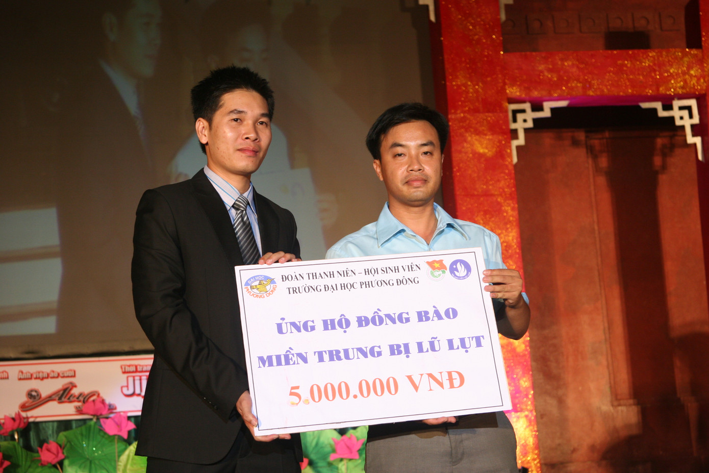 Nhiều tấm lòng từ thiện đã hướng về miền Trung lũ lụt tại đêm Chung kết