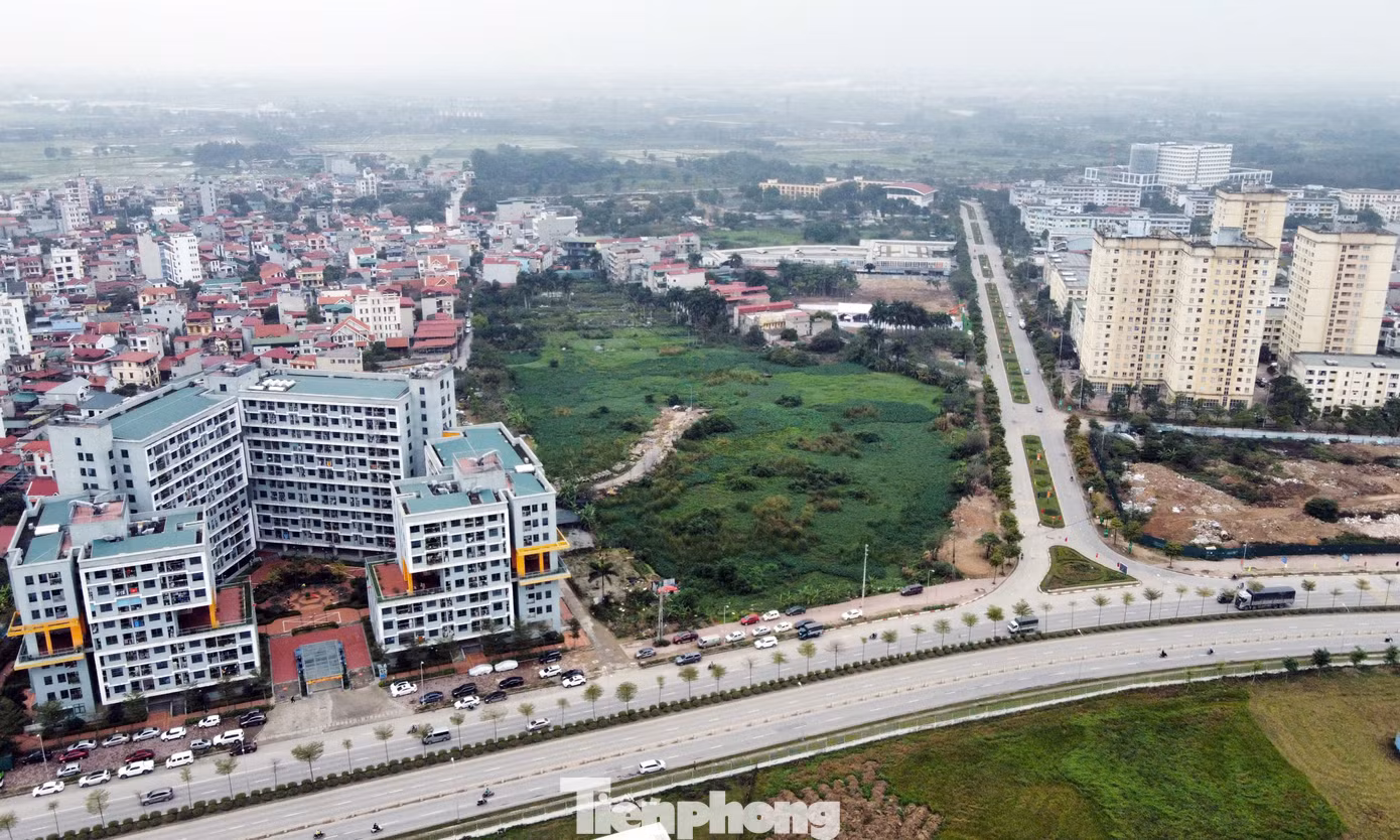 Tại lễ khởi công dự án, ông Dương Đức Tuấn - Phó Chủ tịch UBND TP Hà Nội - cho biết, nguồn cung nhà xã hội tại Thủ đô sẽ dồi dào hơn. Trong năm nay, thành phố dự kiến hoàn thành 8 dự án với khoảng 4.670 căn và khởi công 6 dự án với hơn 10.200 căn. Thành phố cũng sẽ chấp thuận chủ trương đầu tư cho 6 dự án mới, quy mô 10.500 căn để bổ sung nguồn cung cho các năm tiếp theo.