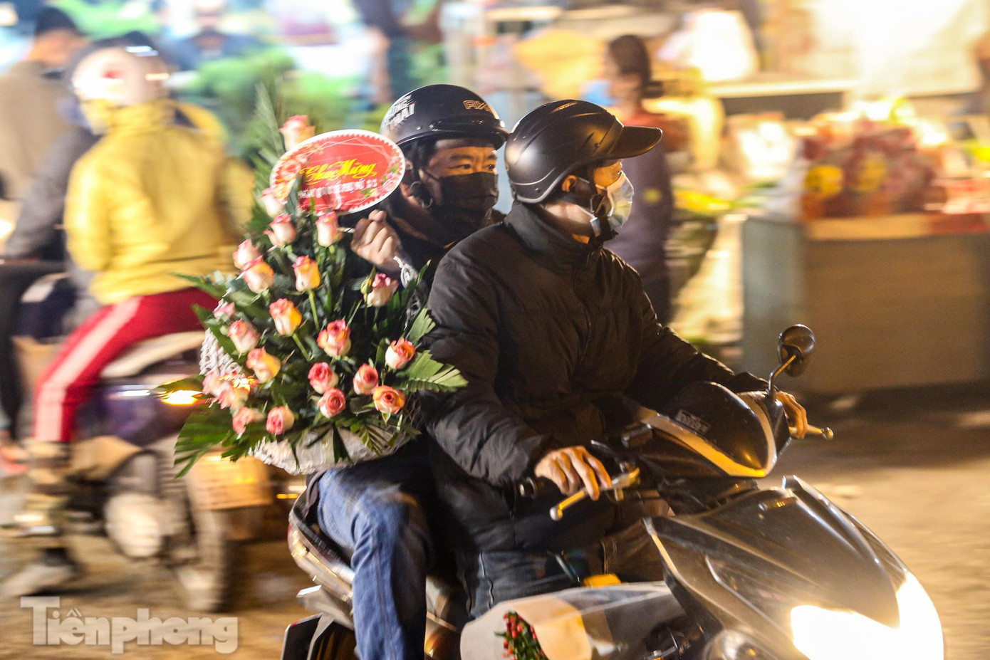 Hoa vẫn là món quà đặc biệt, ưa chuộng, ý nghĩa dành cho phụ nữ trong ngày 8/3 để thể hiện lòng quan tâm, kính yêu.