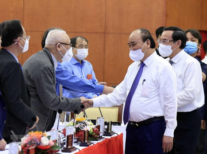 Chủ tịch nước Nguyễn Xuân Phúc và các đại biểu tham dự hội thảo. (Ảnh: Thống Nhất/TTXVN)