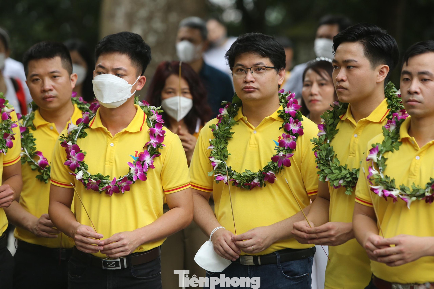 Hình ảnh các gương mặt trẻ Việt Nam tiêu biểu, triển vọng năm 2021 về dâng hương, báo công lên Vua Hùng.