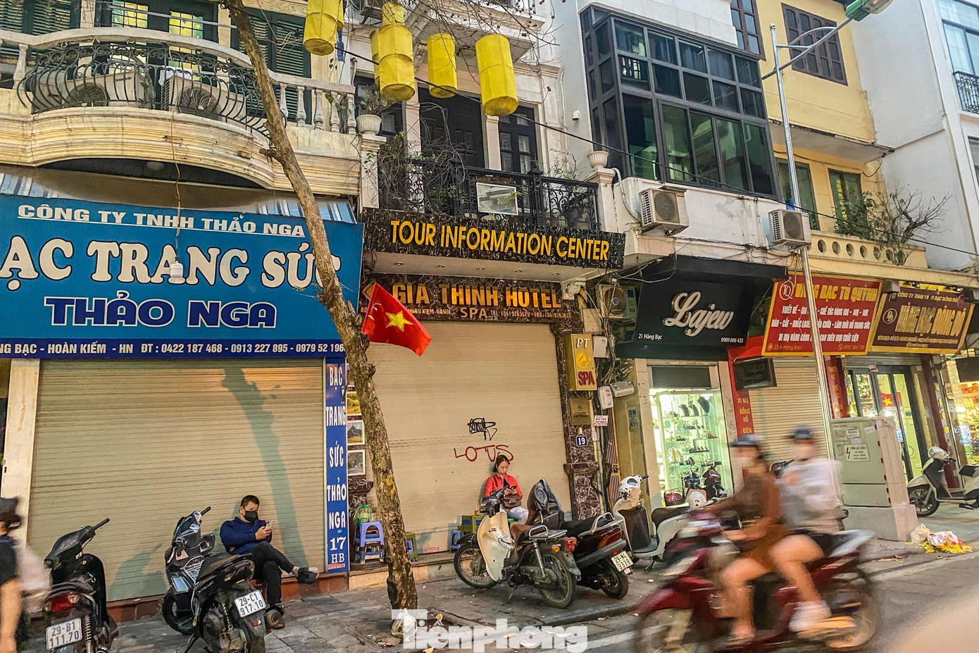 Nhiều khách sạn tại Hàng Bông, Hàng Đào, Bát Sứ, Mã Mây… vẫn "cửa đóng then cài".