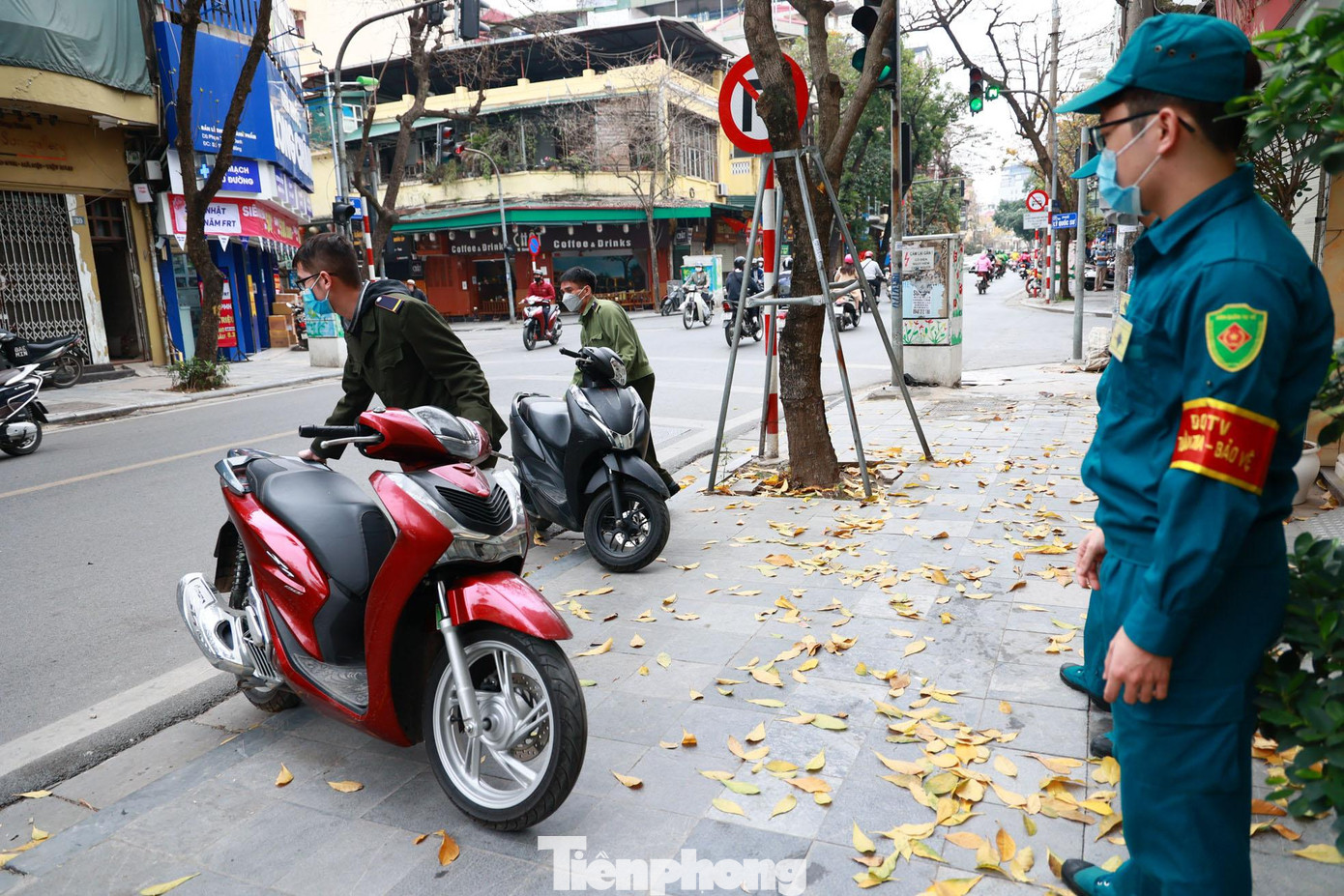 Quận Hoàn Kiếm là địa điểm được du khách quốc tế đến nhiều nhất nên việc chỉnh trang đường phố được triển khai liên tục trong những ngày qua. Quận Hoàn Kiếm là địa điểm được du khách quốc tế đến nhiều nhất nên việc chỉnh trang đường phố được triển khai liên tục trong những ngày qua.
