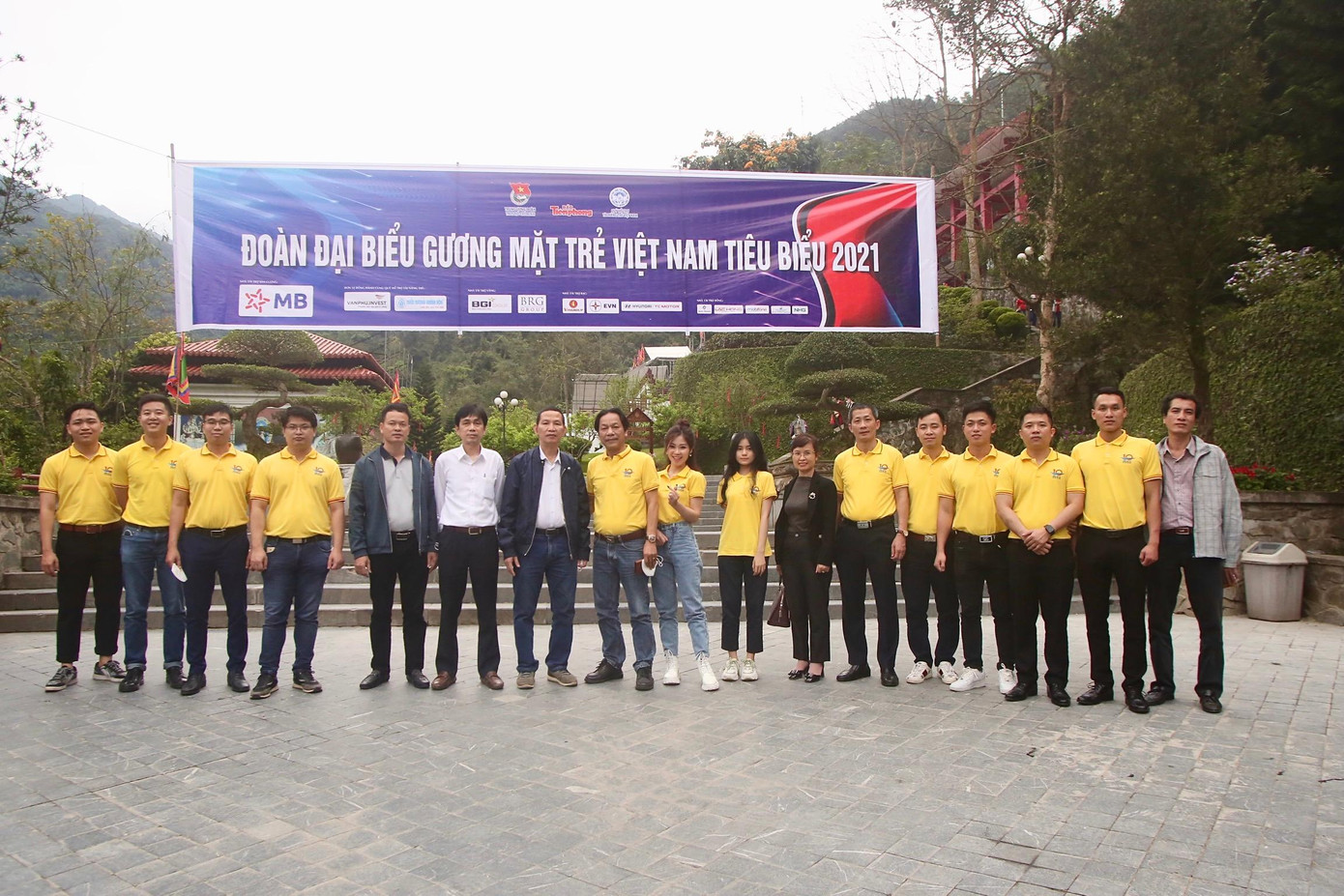 Giải thưởng “Gương mặt trẻ Việt Nam tiêu biểu” do Trung ương Đoàn TNCS Hồ Chí Minh và Quỹ hỗ trợ tài năng trẻ Việt Nam tổ chức thường niên nhằm kỷ niệm Ngày thành lập Đoàn TNCS Hồ Chí Minh (26/3). Giải thưởng là phần thưởng cao quý của Trung ương Đoàn TNCS Hồ Chí Minh dành tặng những thanh, thiếu nhi tiêu biểu, có thành tích xuất sắc trong xây dựng và bảo vệ Tổ quốc. Giải thưởng “Gương mặt trẻ Việt Nam tiêu biểu” do Trung ương Đoàn TNCS Hồ Chí Minh và Quỹ hỗ trợ tài năng trẻ Việt Nam tổ chức thường niên nhằm kỷ niệm Ngày thành lập Đoàn TNCS Hồ Chí Minh (26/3). Giải thưởng là phần thưởng cao quý của Trung ương Đoàn TNCS Hồ Chí Minh dành tặng những thanh, thiếu nhi tiêu biểu, có thành tích xuất sắc trong xây dựng và bảo vệ Tổ quốc.