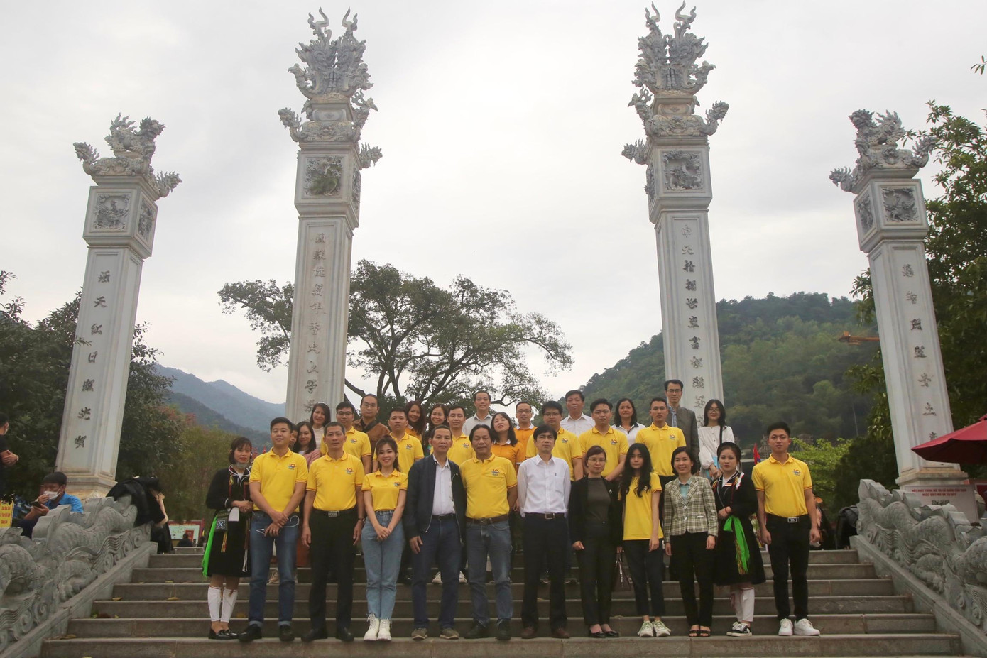 Khu di tích thắng cảnh Tây Thiên Vĩnh Phúc nằm ở thị trấn Đại Đình, huyện Tam Đảo, tỉnh Vĩnh Phúc là một quần thể du lịch đẹp, bao gồm: đền Thõng, Thiền Viện Trúc Lâm Tây Thiên, đại bảo tháp Mandala, đền thờ Quốc Mẫu Tây Thiên, chùa Thượng Tây Thiên, đền thờ Thần núi Tam Đảo... Khu di tích thắng cảnh Tây Thiên Vĩnh Phúc nằm ở thị trấn Đại Đình, huyện Tam Đảo, tỉnh Vĩnh Phúc là một quần thể du lịch đẹp, bao gồm: đền Thõng, Thiền Viện Trúc Lâm Tây Thiên, đại bảo tháp Mandala, đền thờ Quốc Mẫu Tây Thiên, chùa Thượng Tây Thiên, đền thờ Thần núi Tam Đảo...