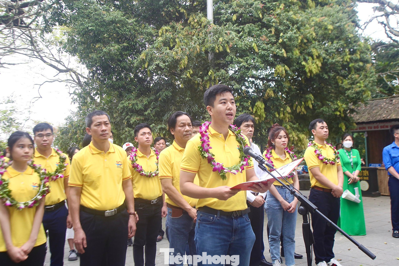 Phát biểu trong lễ báo công với các Vua Hùng, bác sĩ Đỗ Doãn Bách - GMTVNTB Gương mặt trẻ VN tiêu biểu lĩnh vực hoạt động xã hội, bày tỏ: &quot;Thế hệ trẻ hôm nay nêu cao truyền thống đoàn kết và đạo lý uống nước nhớ nguồn. Chúng con từ khắp mọi miền Tổ quốc, đại diện cho tuổi trẻ Việt Nam, xin kính cẩn thắp nén nhang thơm, tưởng nhớ đến công ơn dựng nước, giữ nước của các đấng Vua Hùng&quot;.