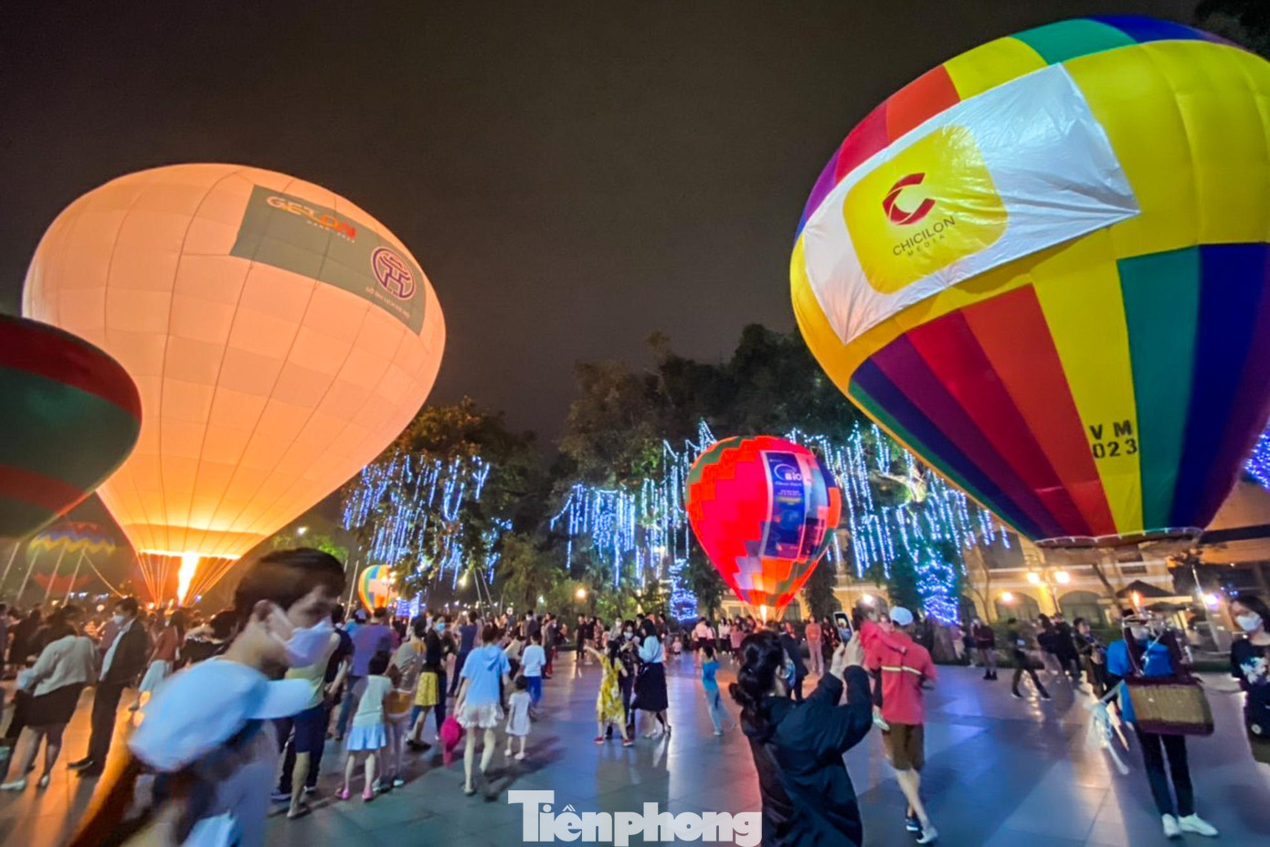 Khinh khí cầu sẽ bay treo lơ lửng lên xuống ở độ cao không quá 50m và cố định tại chỗ, không di chuyển.