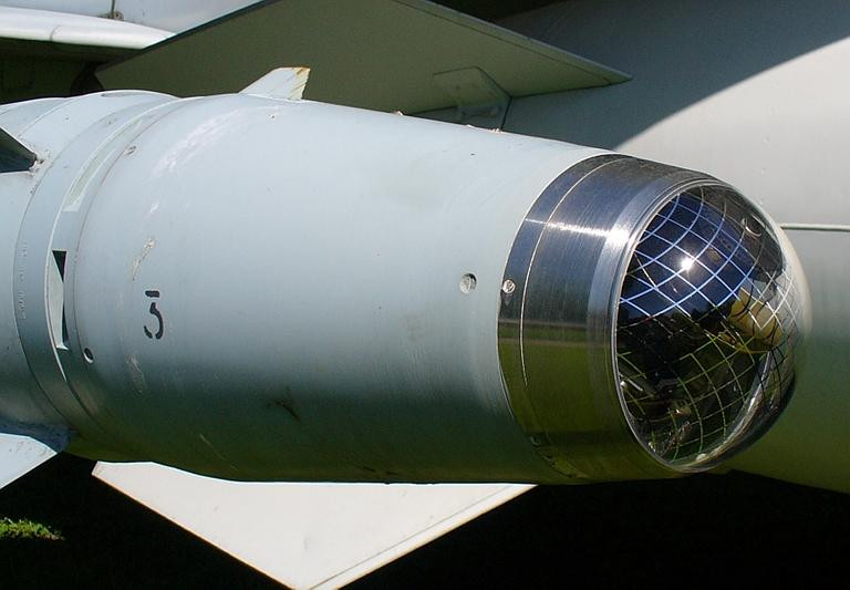 Tên lửa được trang bị đầu dẫn laser bán chủ động đem lại độ chính xác tương đối cao. Ảnh: wiki Tên lửa được trang bị đầu dẫn laser bán chủ động đem lại độ chính xác tương đối cao. Ảnh: wiki