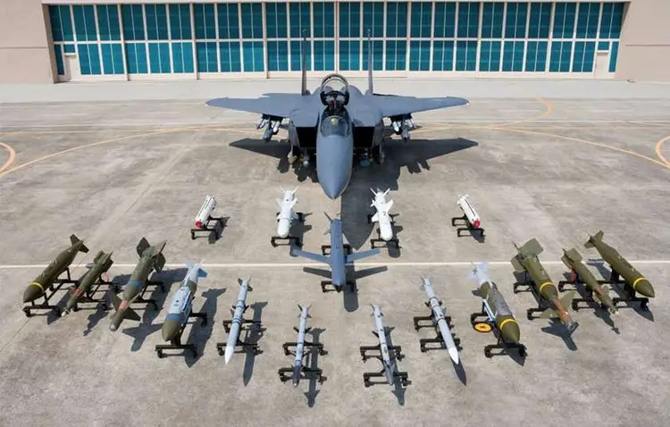 F-15K với hàng loạt tùy chọn vũ khí ấn tượng . Ảnh: ROKAF F-15K với hàng loạt tùy chọn vũ khí ấn tượng . Ảnh: ROKAF