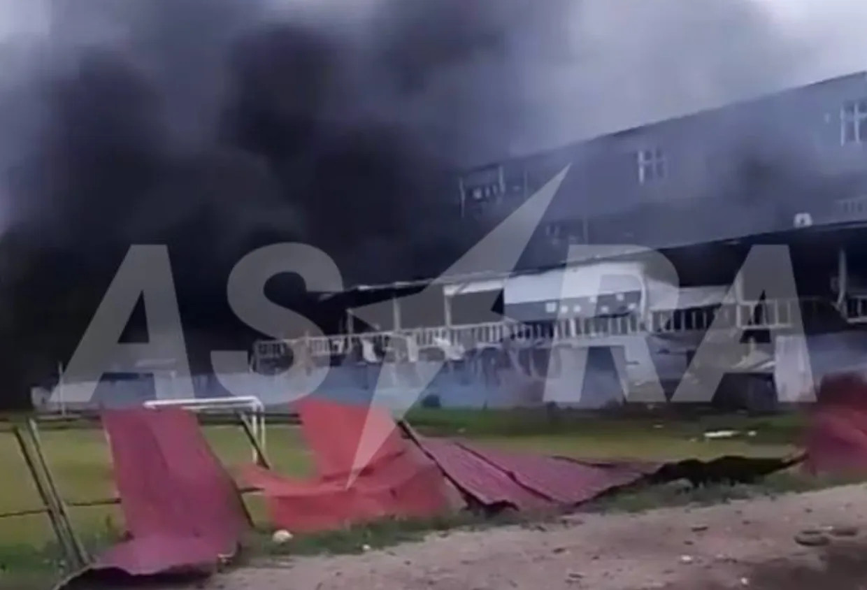 Khói bốc lên từ nhà máy vũ khí Energia ở Yelets, Nga. Ảnh: Astra