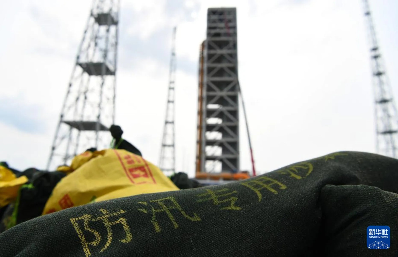 Các bao cát đặc biệt đã được chuẩn bị để phòng, chống lũ lụt.