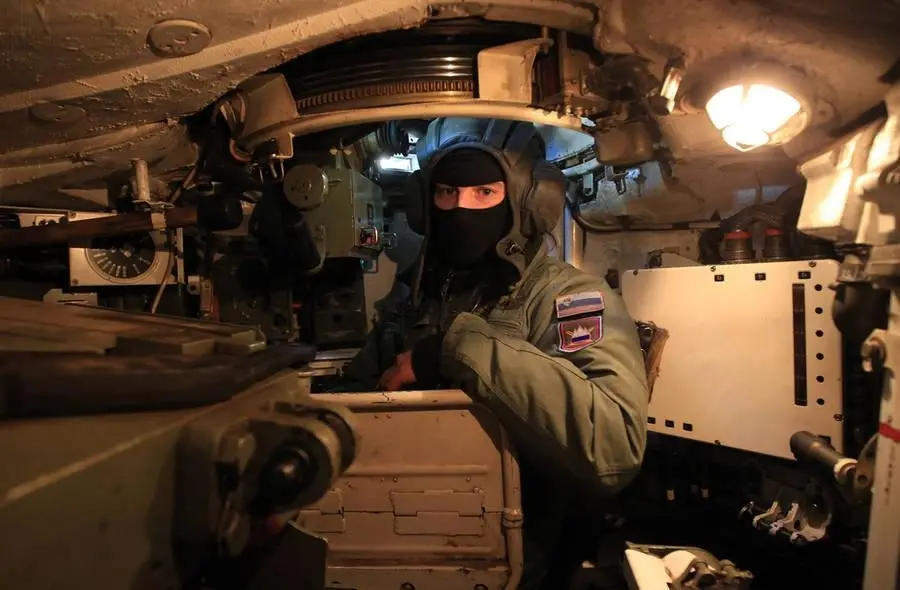 Cấu tạo bên trong của xe tăng M-55S. Ảnh: militaryleak