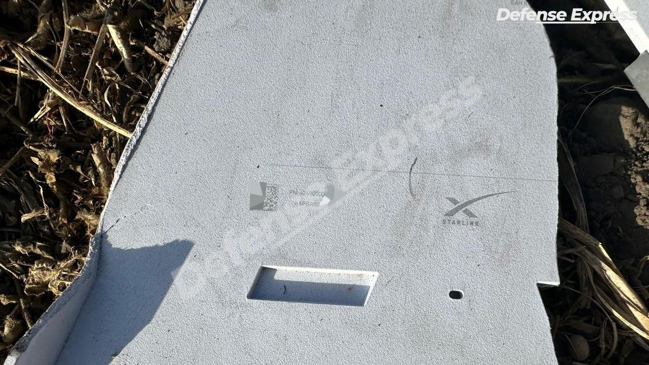 Mã QR của thiết bị đầu cuối được phát hiện trong mảnh vỡ của máy bay không người lái. Mã QR của thiết bị đầu cuối được phát hiện trong mảnh vỡ của máy bay không người lái.