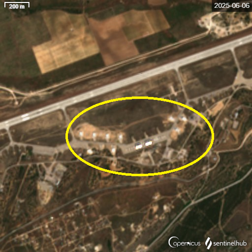 Hình ảnh vệ tinh của các căn cứ không quân có hầm trú ẩn máy bay. Hình ảnh vệ tinh của các căn cứ không quân có hầm trú ẩn máy bay.