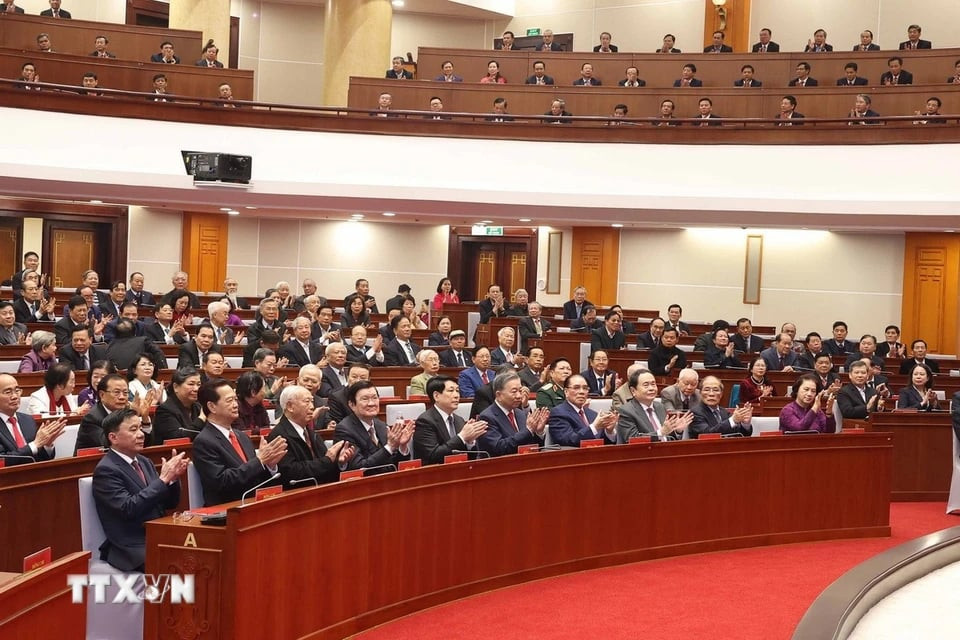 Tổng Bí thư Tô Lâm và các đồng chí lãnh đạo, nguyên lãnh đạo Đảng, Nhà nước tại buổi gặp mặt. (Ảnh: Thống Nhất/TTXVN)