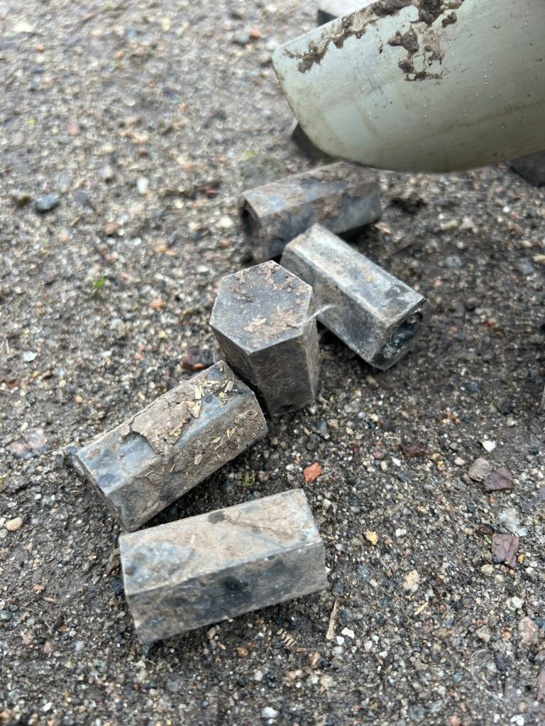 Các phần tử gây cháy hình lục giác. Ảnh: armamentresearch.com Các phần tử gây cháy hình lục giác. Ảnh: armamentresearch.com