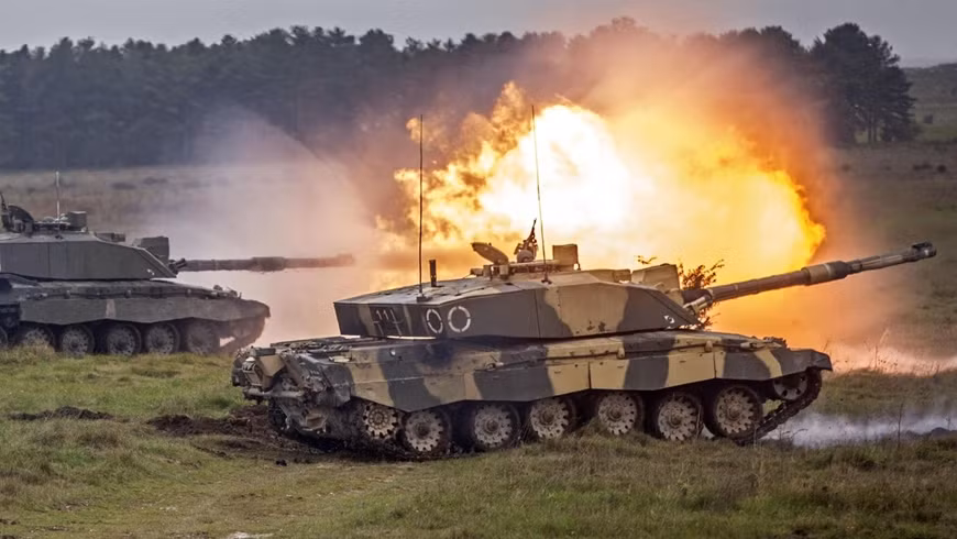 Xe tăng Challenger-2 hiện đại, mạnh mẽ, nhưng đi cùng là hậu cần phức tạp và cần nhiều thời gian làm quen. Ảnh: Defense News