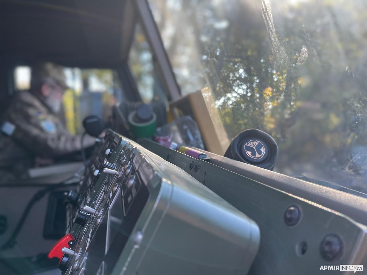 Cabin được bọc giáp bảo vệ an toàn cho binh sĩ. Ảnh: ArmiyaInform