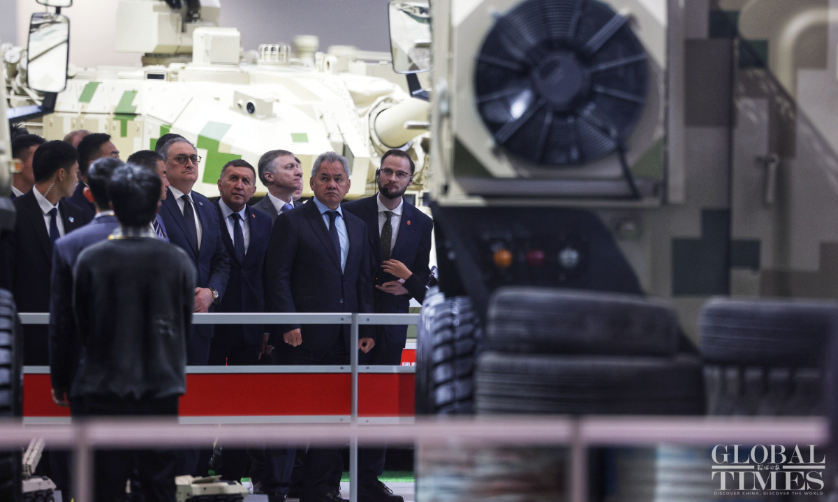 Thư ký Hội đồng An ninh Liên bang Nga Sergei Shoigu tham dự triển lãm hàng không tại Trung Quốc. Thư ký Hội đồng An ninh Liên bang Nga Sergei Shoigu tham dự triển lãm hàng không tại Trung Quốc.