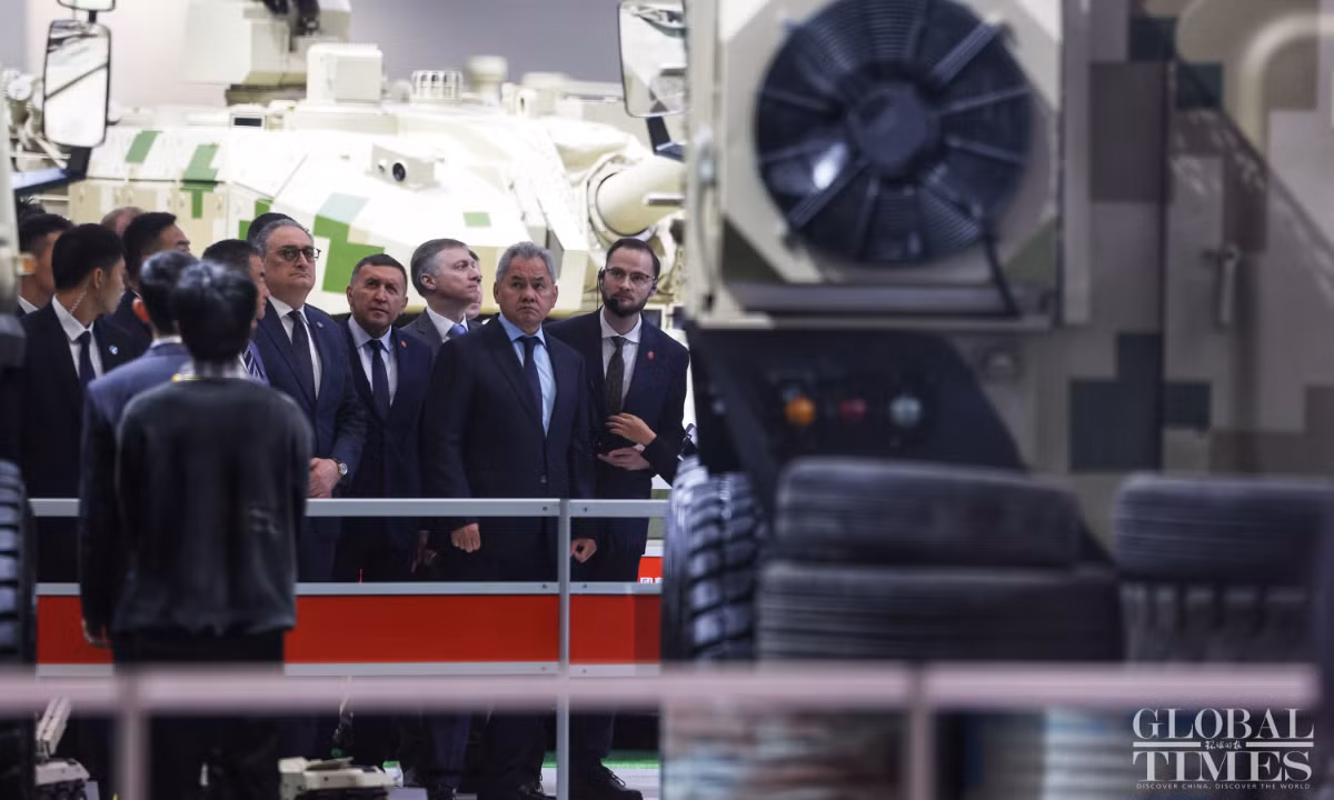 Thư ký Hội đồng An ninh Liên bang Nga Sergei Shoigu tham dự triển lãm hàng không tại Trung Quốc. Thư ký Hội đồng An ninh Liên bang Nga Sergei Shoigu tham dự triển lãm hàng không tại Trung Quốc.