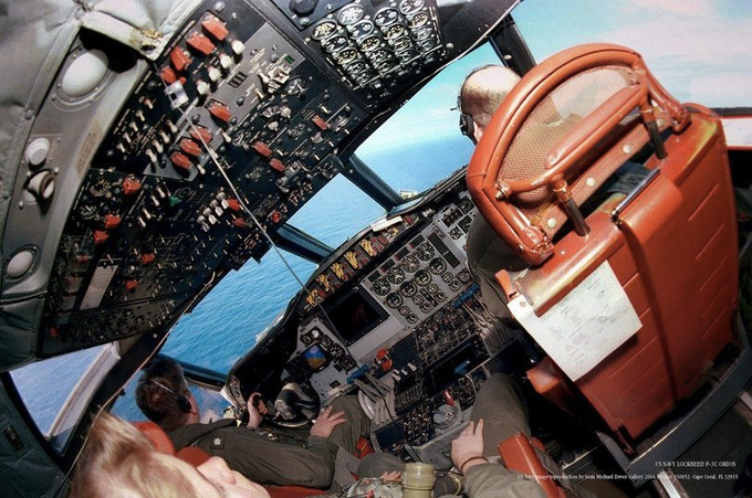 Buồng lái của P-3 Orion. Ảnh: Twitter Buồng lái của P-3 Orion. Ảnh: Twitter
