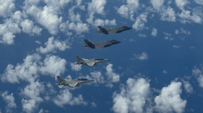 Mỹ lần đầu đưa tiêm kích tàng hình F-35 đến Philippines tập trận ảnh 1