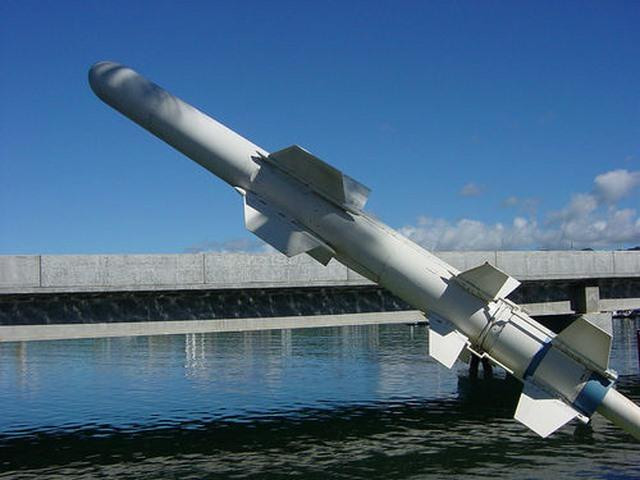 Tên lửa chống hạm Harpoon do Mỹ sản xuất. Ảnh: Naval Tên lửa chống hạm Harpoon do Mỹ sản xuất. Ảnh: Naval