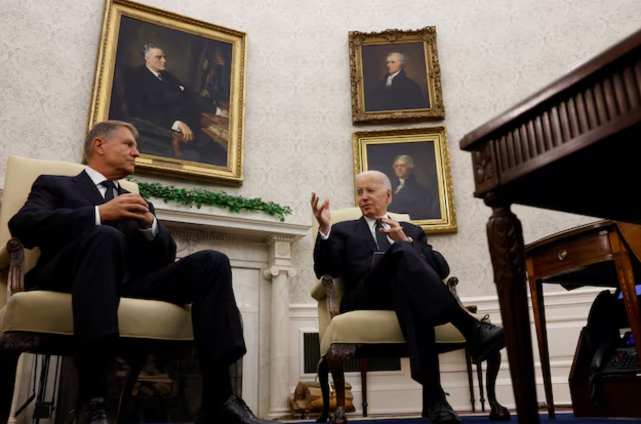 Tổng thống Mỹ Joe Biden và Tổng thống Romania Klaus Iohannis tại Nhà Trắng, ngày 7/5. (Ảnh: AP)