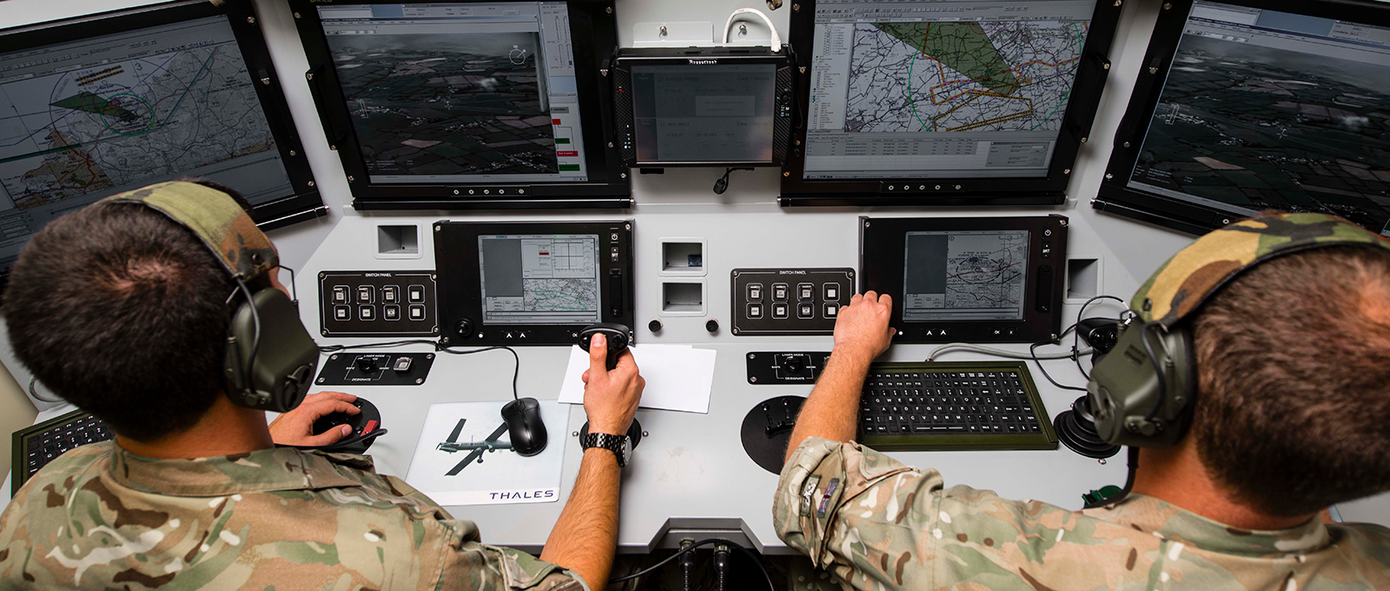 Trạm điều khiển mặt đất của Watchkeeper X. Ảnh: thalesgroup Trạm điều khiển mặt đất của Watchkeeper X. Ảnh: thalesgroup