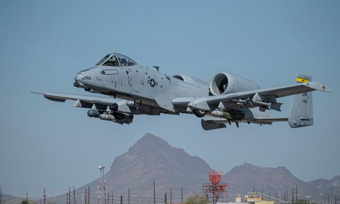 Cường kích A-10 được thiết kế với cánh thẳng lớn giúp tăng khả năng cơ động. Ảnh: USAF