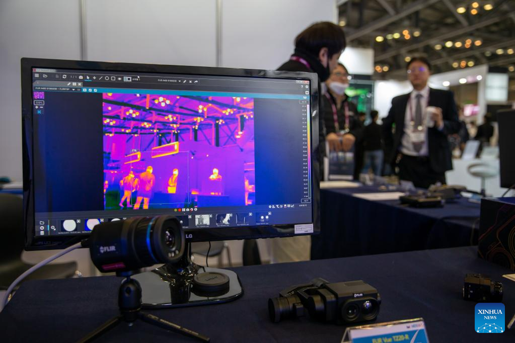 Hệ thống chụp ảnh nhiệt của máy bay không người lái. Hệ thống chụp ảnh nhiệt của máy bay không người lái.