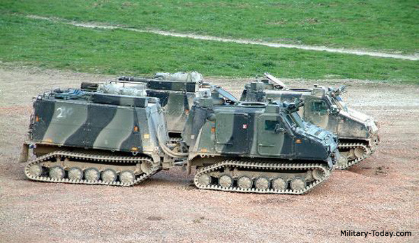 Xe được gồm hai đơn vị bánh xích được liên kết với nhau. Ảnh: Military Xe được gồm hai đơn vị bánh xích được liên kết với nhau. Ảnh: Military