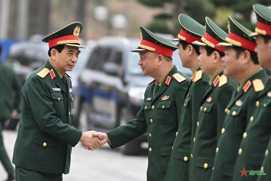 Lãnh đạo Quân khu 3 đón Đại tướng Phan Văn Giang. Ảnh: VIỆT TRUNG