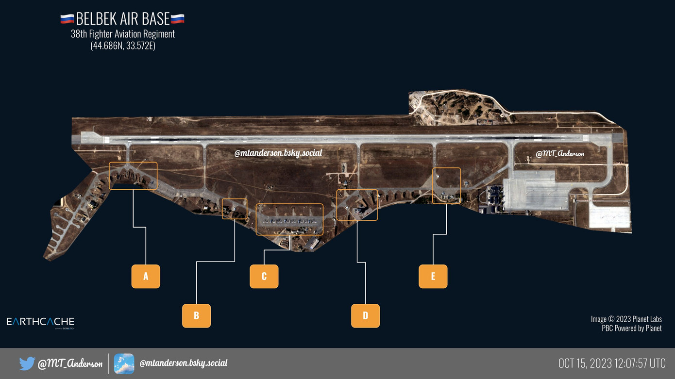 Hình ảnh vệ tinh cho thấy ngoài bốn máy bay chiến đấu MiG-31 còn có hàng chục máy bay Su-30 và Su-27.
