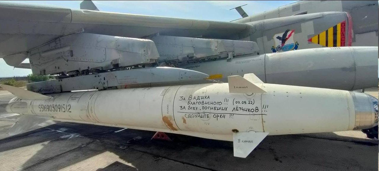 Kh-25ML được trang bị trên Su-25M1. Ảnh: Ukraine Weapons Tracke Kh-25ML được trang bị trên Su-25M1. Ảnh: Ukraine Weapons Tracke