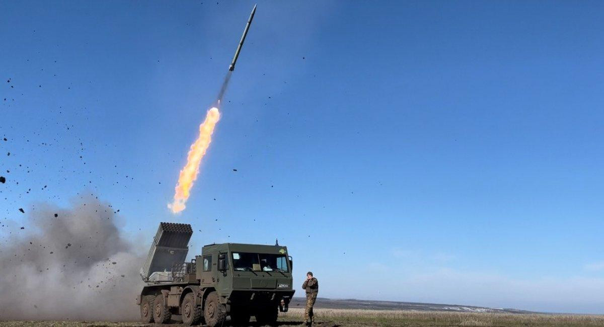 RM-70 Vampire khai hỏa. Ảnh: ArmiyaInform