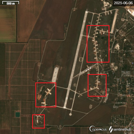 Hình ảnh vệ tinh của các căn cứ không quân có hầm trú ẩn máy bay. Hình ảnh vệ tinh của các căn cứ không quân có hầm trú ẩn máy bay.