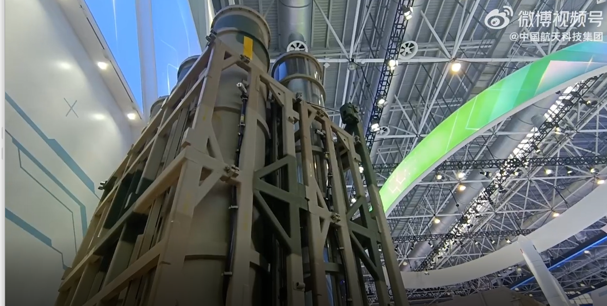 Cận cảnh ống phóng của hệ thống HQ-16FE. Ảnh: Weibo Cận cảnh ống phóng của hệ thống HQ-16FE. Ảnh: Weibo