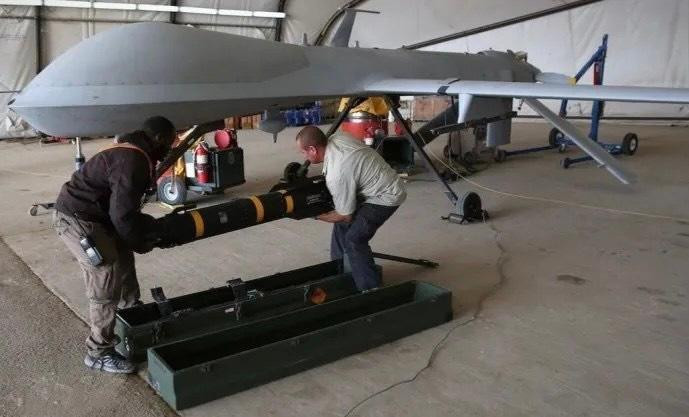 Tên lửa Hellfire được gắn vào chiếc drone MQ-1B Predator. Ảnh: Getty