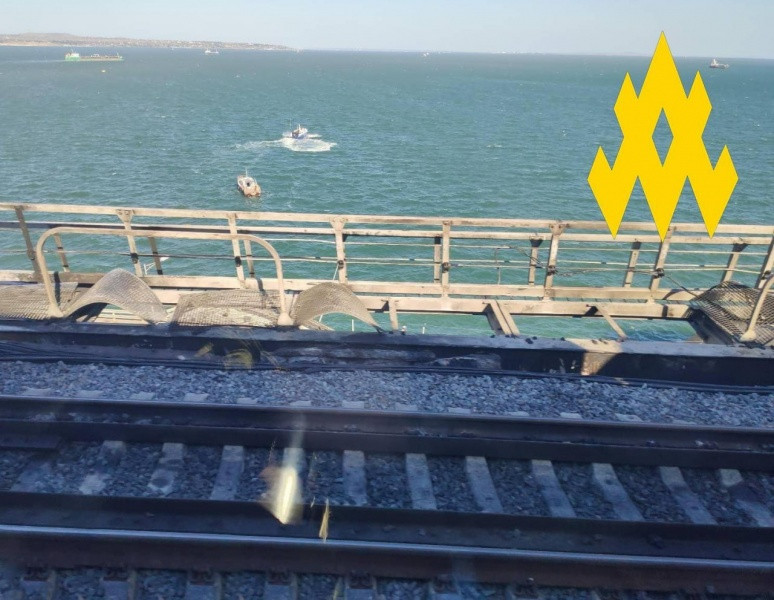 Cầu Crimea bị hư hại. Ảnh: Atesh