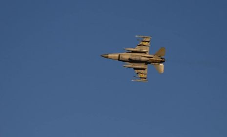 Máy bay chiến đấu F-16 xuất hiện ở tiền tuyến. Ảnh: OSINT