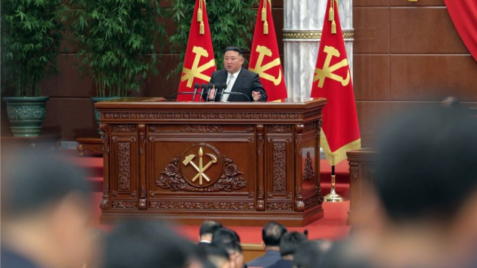 Lãnh đạo Triều Tiên Kim Jong-un phát biểu tại cuộc họp toàn thể. Ảnh: Yonhap Lãnh đạo Triều Tiên Kim Jong-un phát biểu tại cuộc họp toàn thể. Ảnh: Yonhap