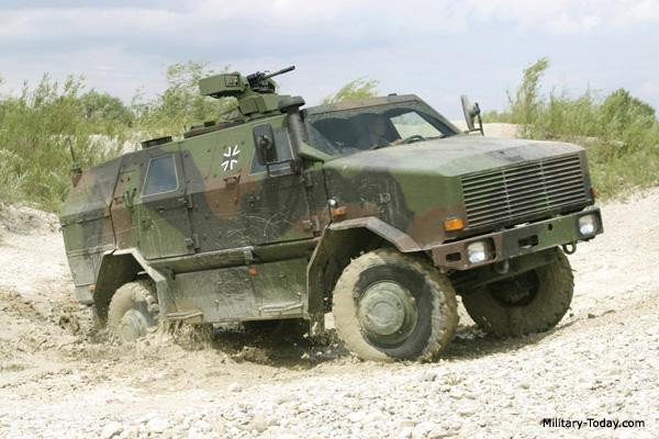 Xe có thể di chuyển trên mọi địa hình và trong mọi điều kiện thời tiết. Ảnh: Military