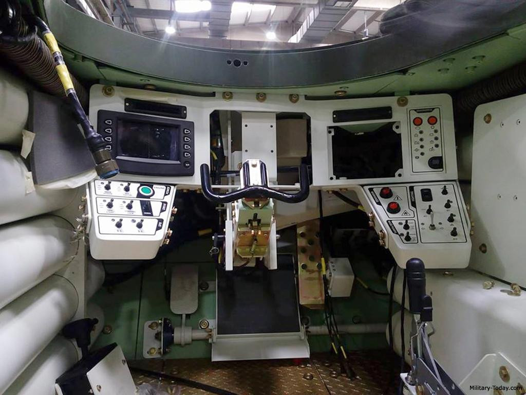 Buồng lái hiện đại của KAPLAN MT. Ảnh: Military